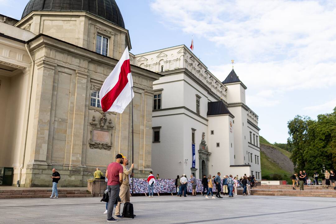 Baltarusių mitingas Katedros aikštėje