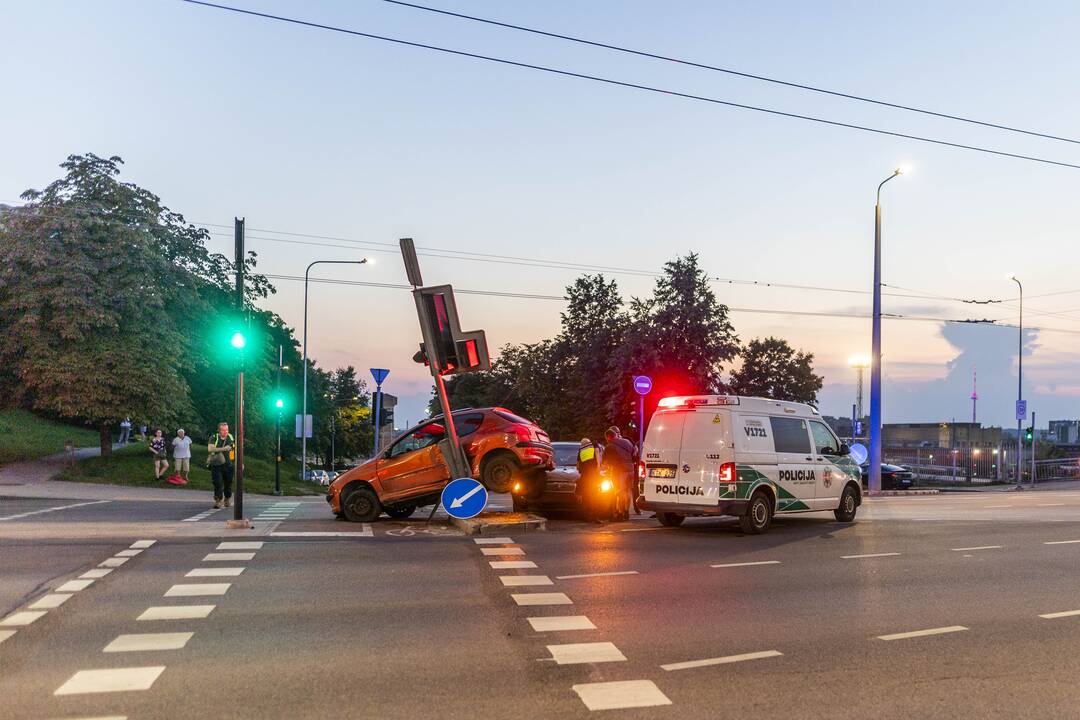 Dariaus ir Girėno gatvėje susidūrė du automobiliai