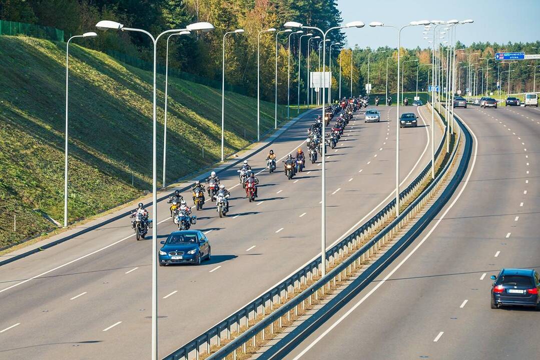 Motociklininkų pora išvyko į kelionę aplink pasaulį