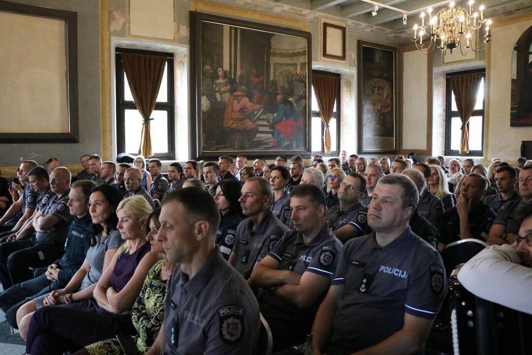 Apdovanoti policijos pareigūnai