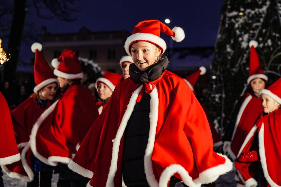 Kretingoje sužibo pagrindinė miesto eglė