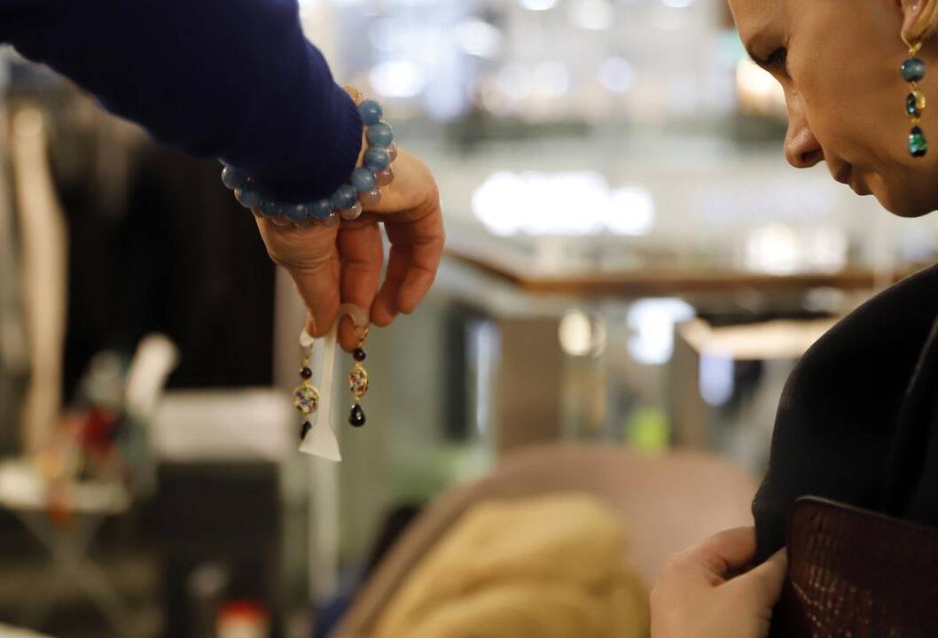 Mados kūrėjai pristato naujas stiliaus idėjas pavasariui