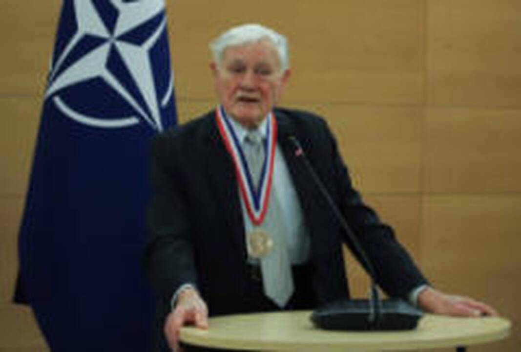 V. Adamkus apdovanotas Laisvės medaliu