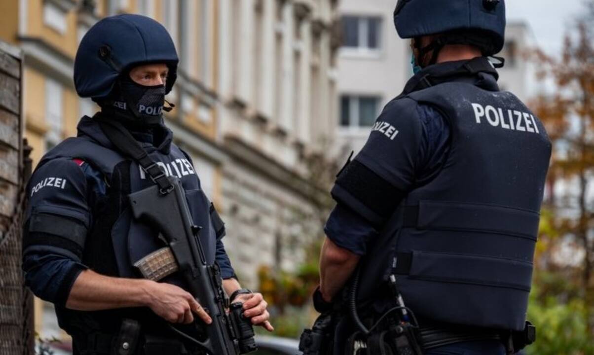 Austrija skelbia išardžiusi teroristų kuopelę, įtariamą ryšiais su „Islamo valstybe“