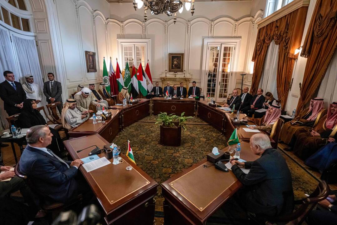 „Hamas“ pareigūnai teigia esą pasirengę deryboms dėl antrojo paliaubų Gazos Ruože etapo