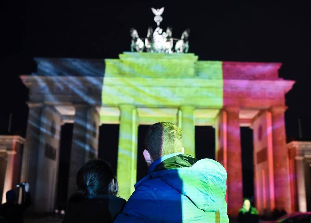 Belgijos vėliavos nušvito Europos miestuose