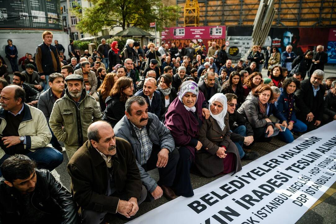 Turkijoje dėl merų suėmimo kilo riaušės