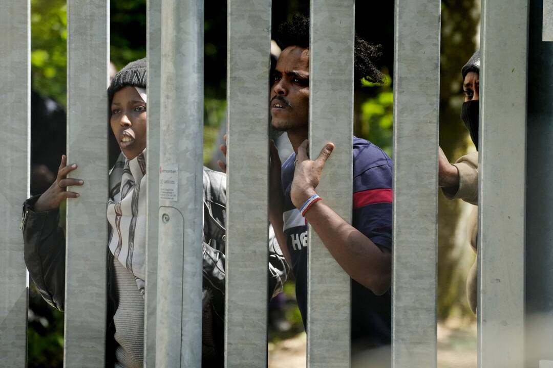 Lenkija pradeda kampaniją, siekdama atgrasyti per Baltarusiją plūstančius migrantus
