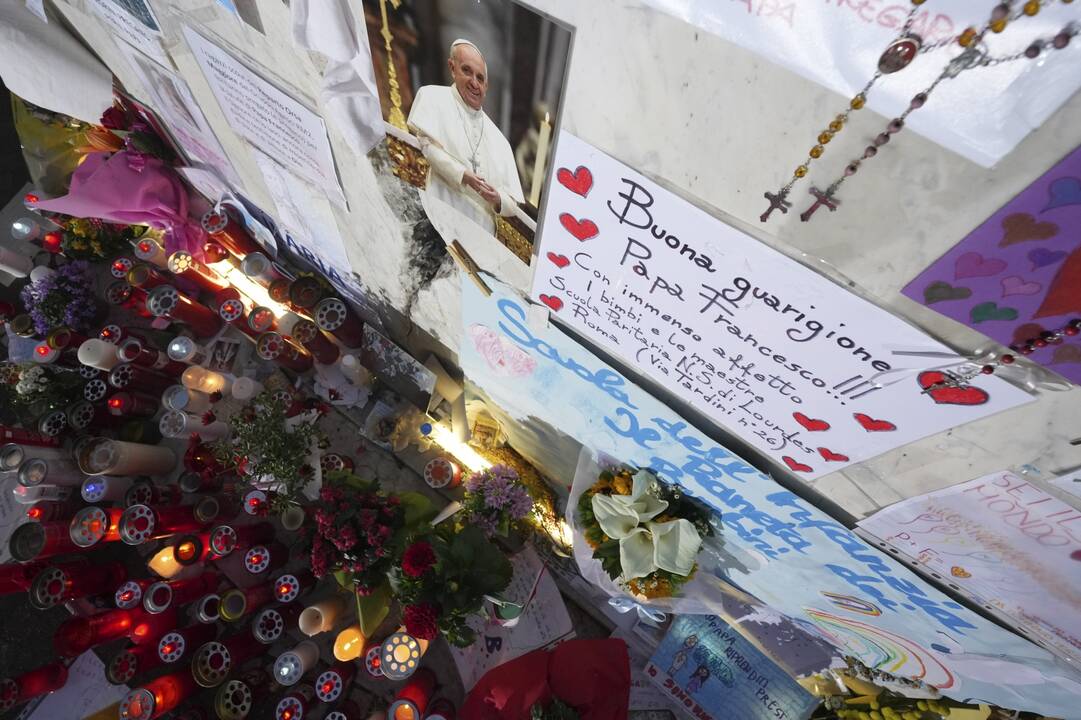 Vatikanas: popiežiaus būklė rimta, bet stabili