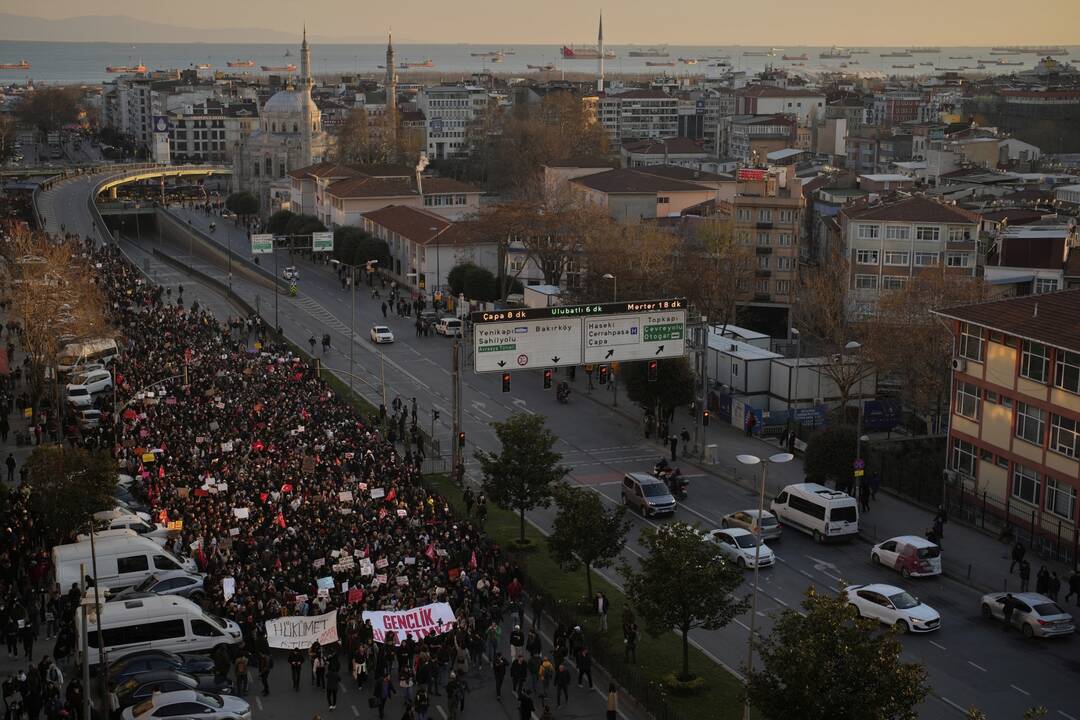 Turkijos opozicijos lyderis: prie protestų Stambule prisijungė 300 tūkst. žmonių