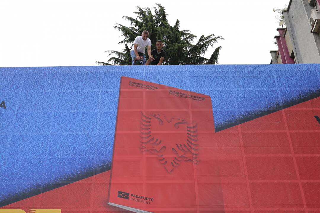 Albanai sekmadienį balsuos rinkimuose, nuo kurių gali priklausyti narystės ES perspektyva