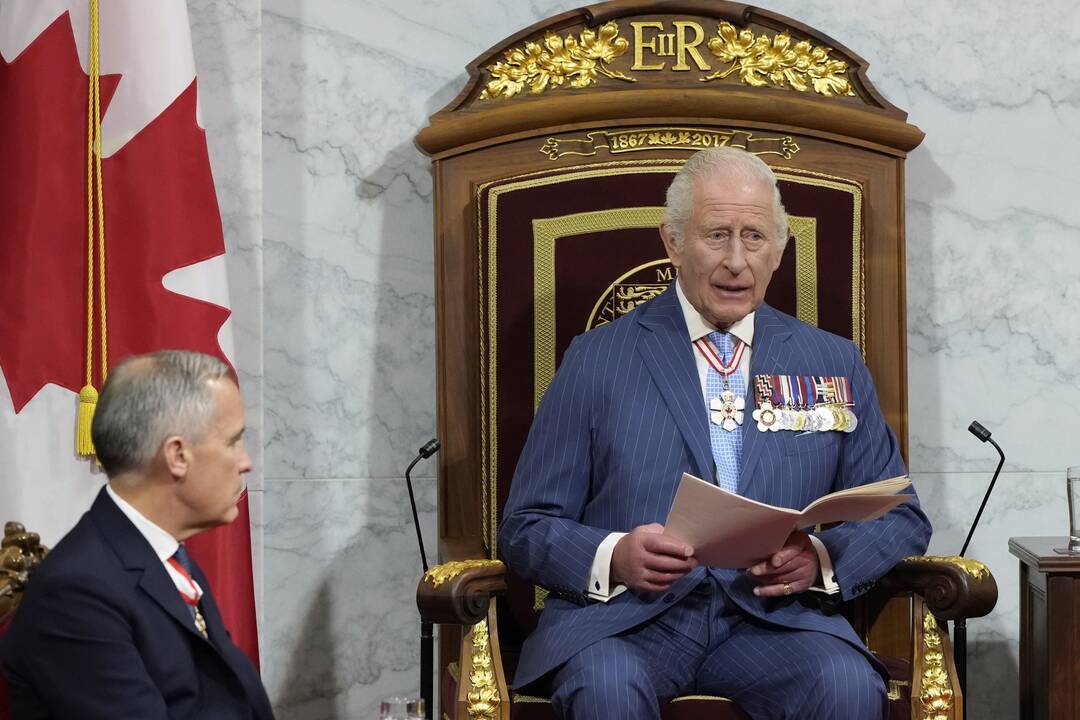 Karalius Charlesas III po Donaldo Trumpo grasinimų pabrėžia Kanados apsisprendimo teisę