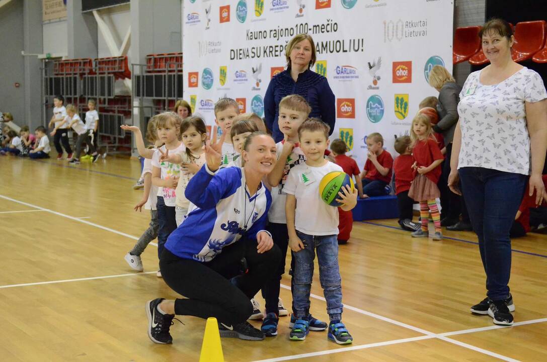  100 – mečio diena su krepšinio kamuoliu 