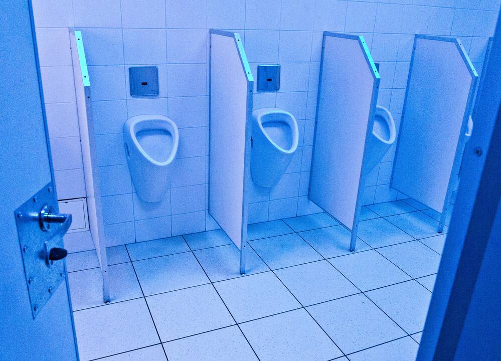 Kodėl klientams neleidžiama lankytis banko tualete?