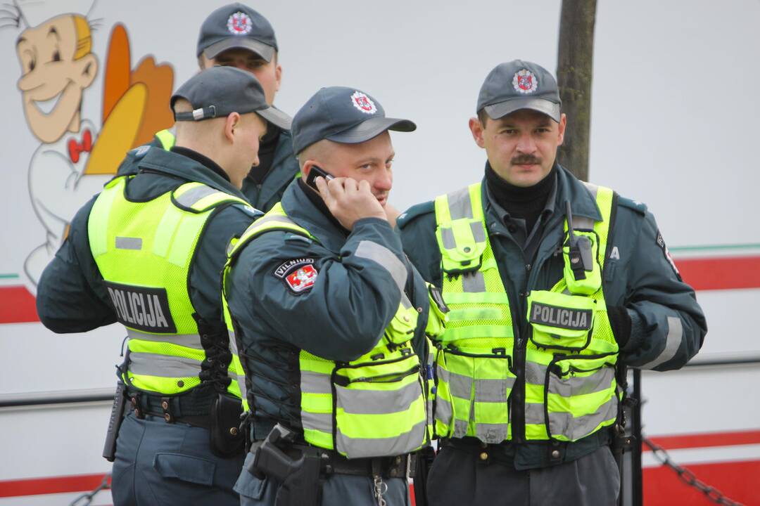 Ar policininkų uniformos bus perkamos jų algų sąskaita?