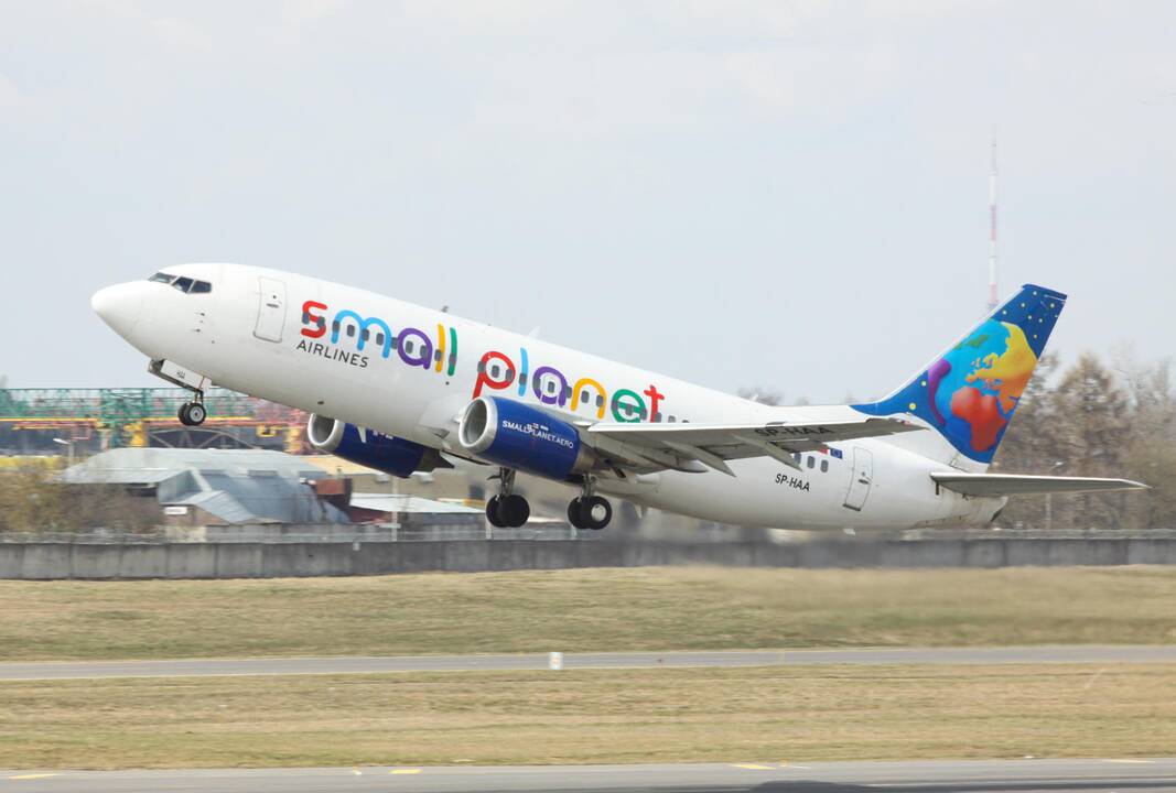 Keliautojams nepatogumų sukėlė sugedęs „Small Planet Airlines“ lėktuvas