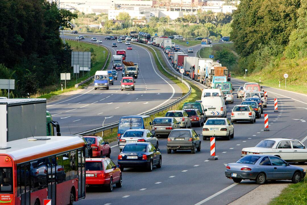 Prie Kauno – apie 4 kilometrų automobilių spūstis