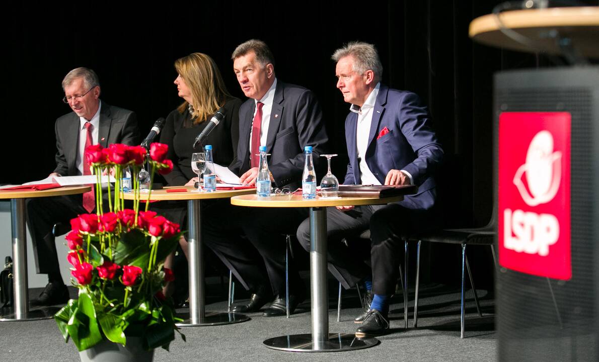 Socialdemokratai išlieka populiariausi, antri – konservatoriai su liberalais 