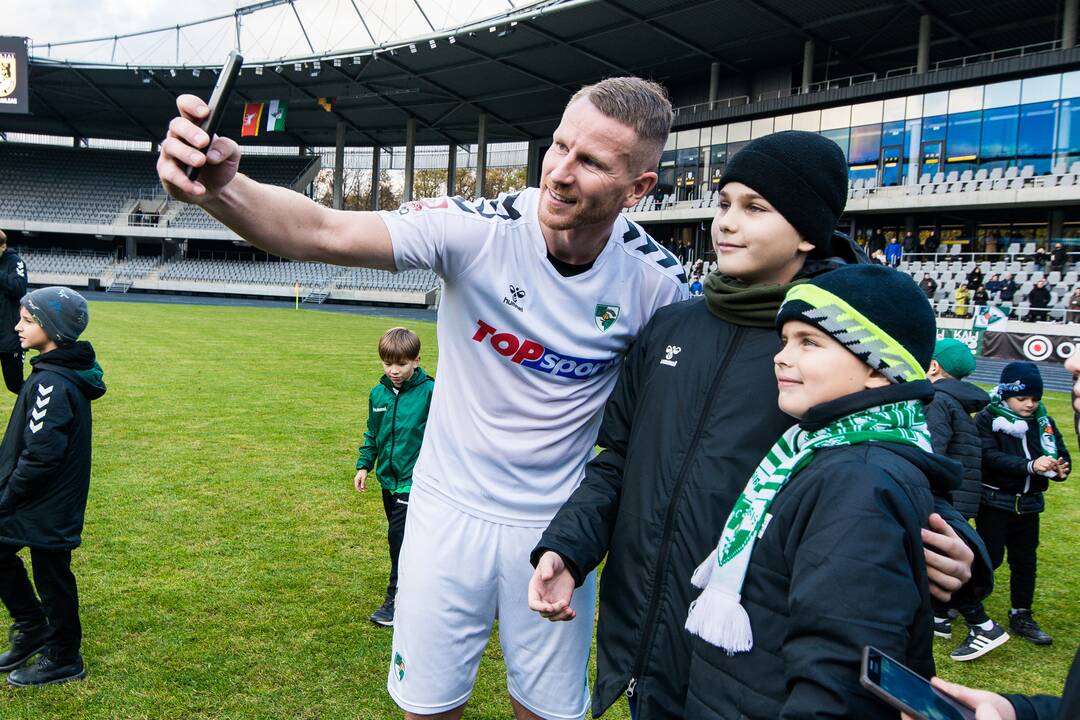 Pažadas: nors vestuvės įvyko vasarą, į povestuvinę kelionę futbolininkas su žmona Grėte galėjo leistis tik po varžybų sezono.