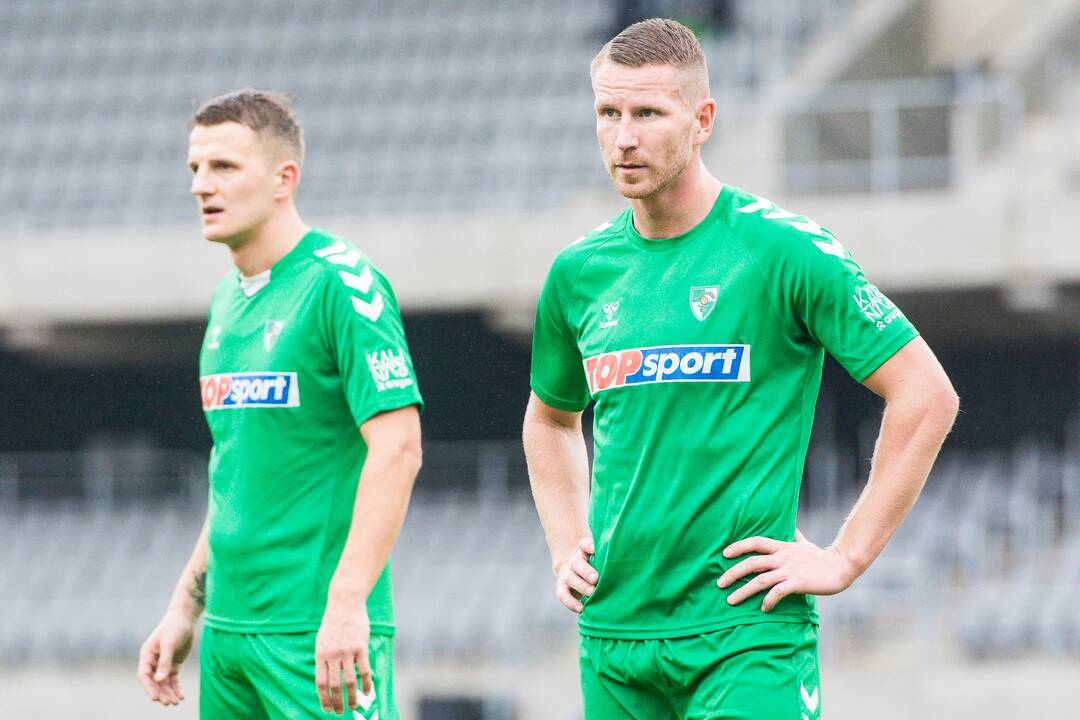 Pažadas: nors vestuvės įvyko vasarą, į povestuvinę kelionę futbolininkas su žmona Grėte galėjo leistis tik po varžybų sezono.