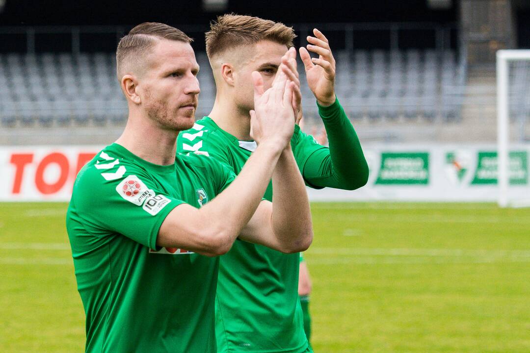 Pažadas: nors vestuvės įvyko vasarą, į povestuvinę kelionę futbolininkas su žmona Grėte galėjo leistis tik po varžybų sezono.