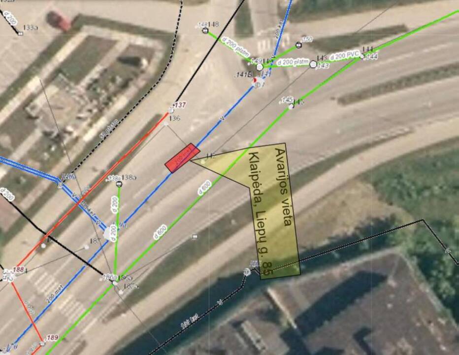 Dėl vandentiekio avarijos apribotas eismas Liepų gatvėje