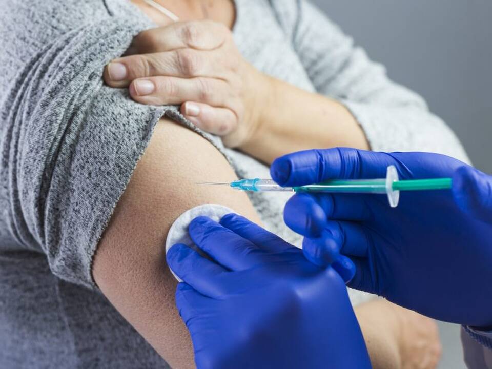 JAV tarnybos: visiškai nuo COVID-19 paskiepyti žmonės gali keliauti