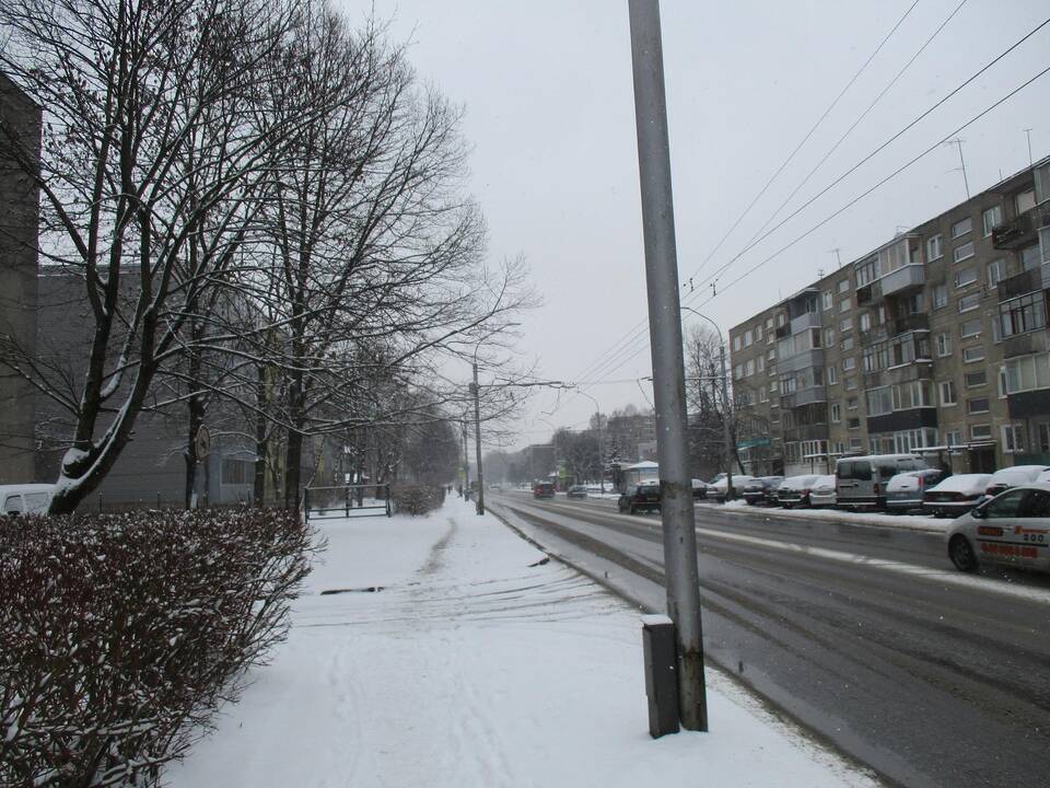 Kai kuriuose keliuose yra šlapių ruožų