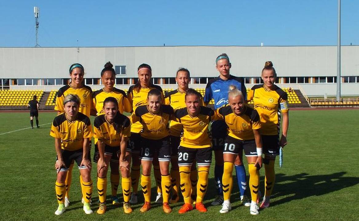 „Gintros-Universiteto“ futbolininkės sužaidė lygiosiomis su Suomijos klubu