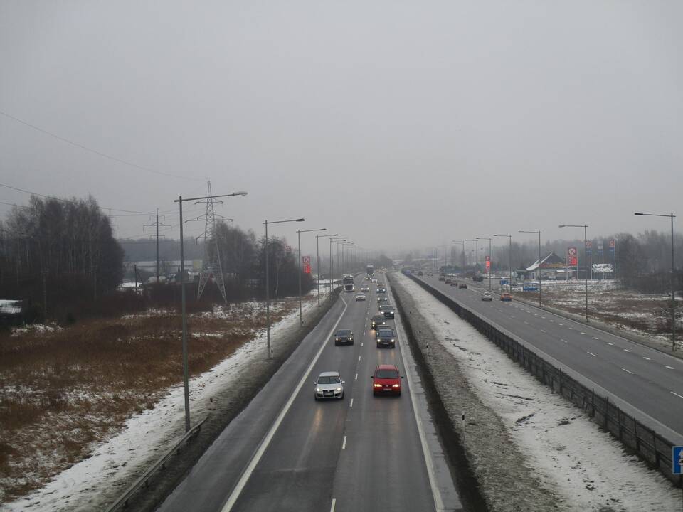 Kelininkai: eismo sąlygas sunkina plikledis 