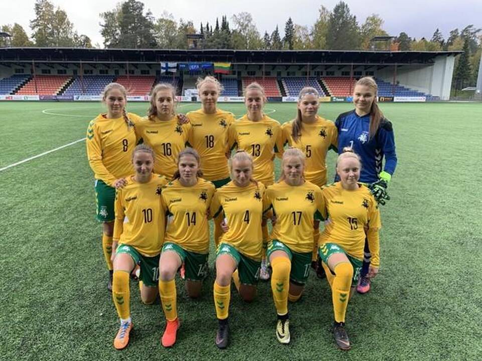 Lietuvos 19-metės futbolininkės skaudžiai pralaimėjo suomėms