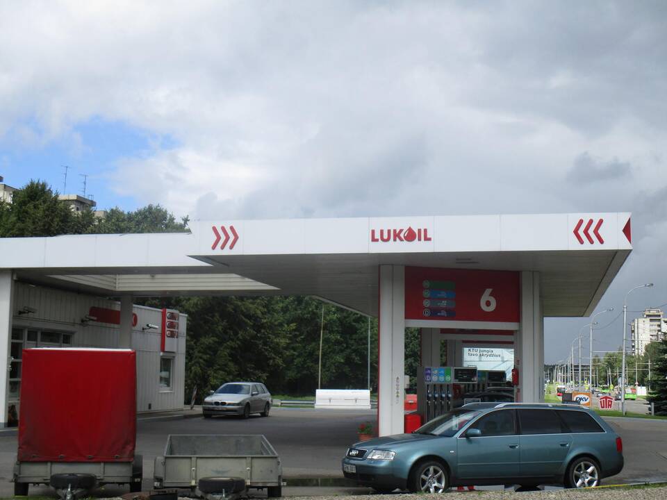Teismas: „Lukoil“ turės sumokėti daugiau nei 4 tūkst. eurų už nesąžiningą veiklą