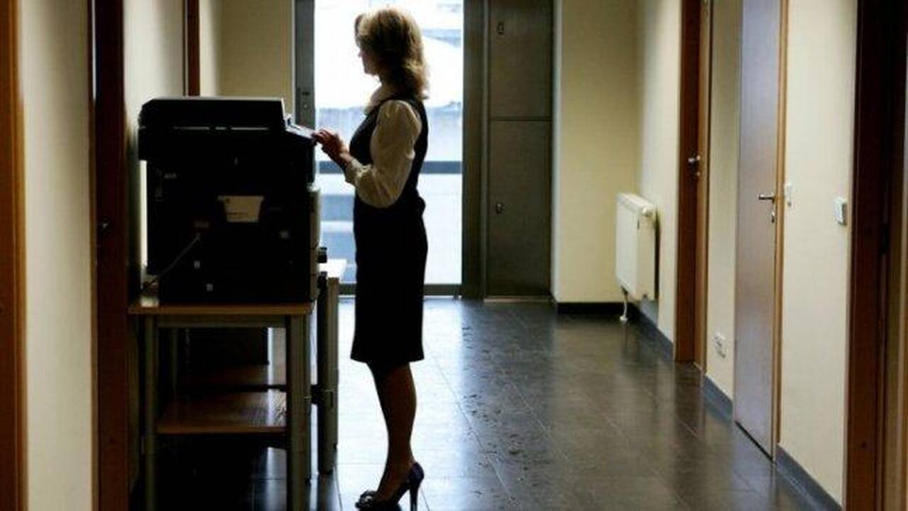 Apklausa: beveik du trečdaliai lietuvių negali dirbti lanksčiai