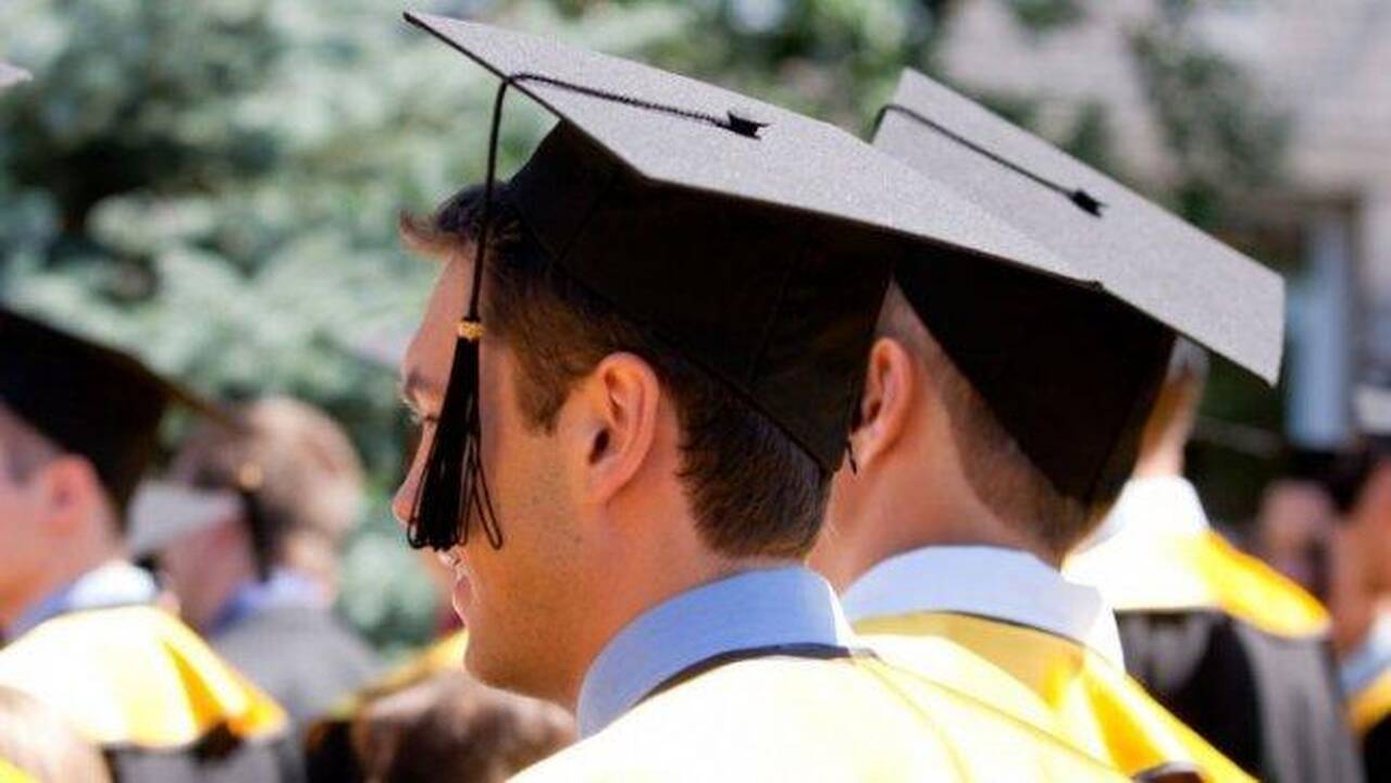Studentams – stipendijos už miestui aktualius baigiamuosius darbus