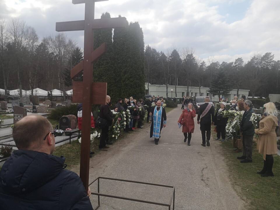 Dainininko E. Ostapenko laidotuvės