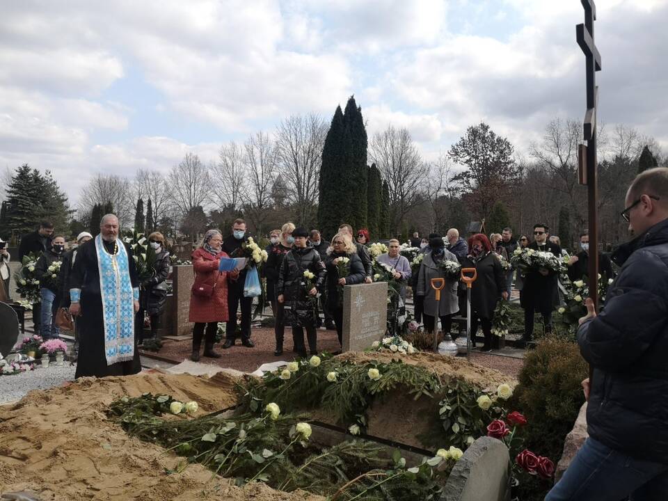 Dainininko E. Ostapenko laidotuvės