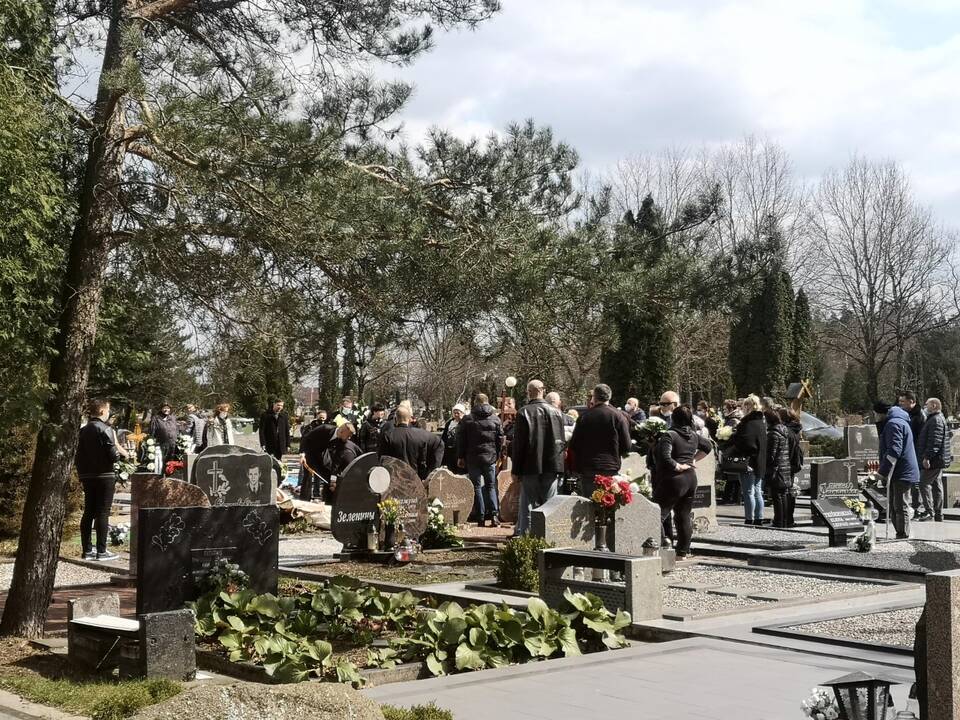 Dainininko E. Ostapenko laidotuvės
