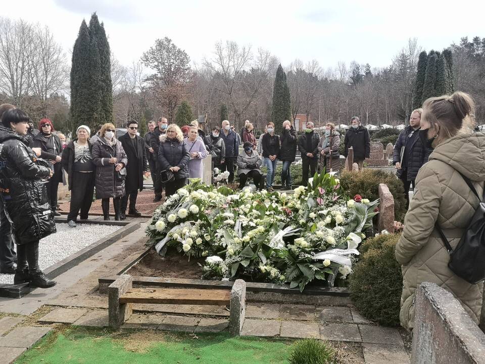 Dainininko E. Ostapenko laidotuvės