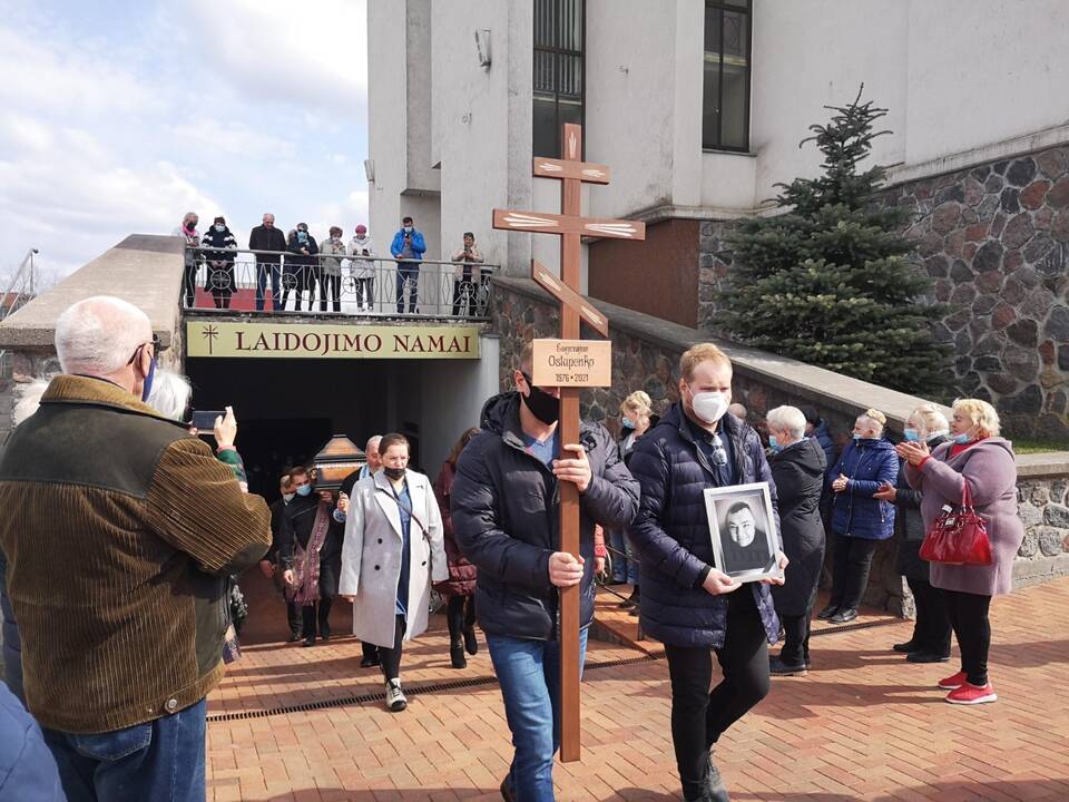 Dainininko E. Ostapenko laidotuvės
