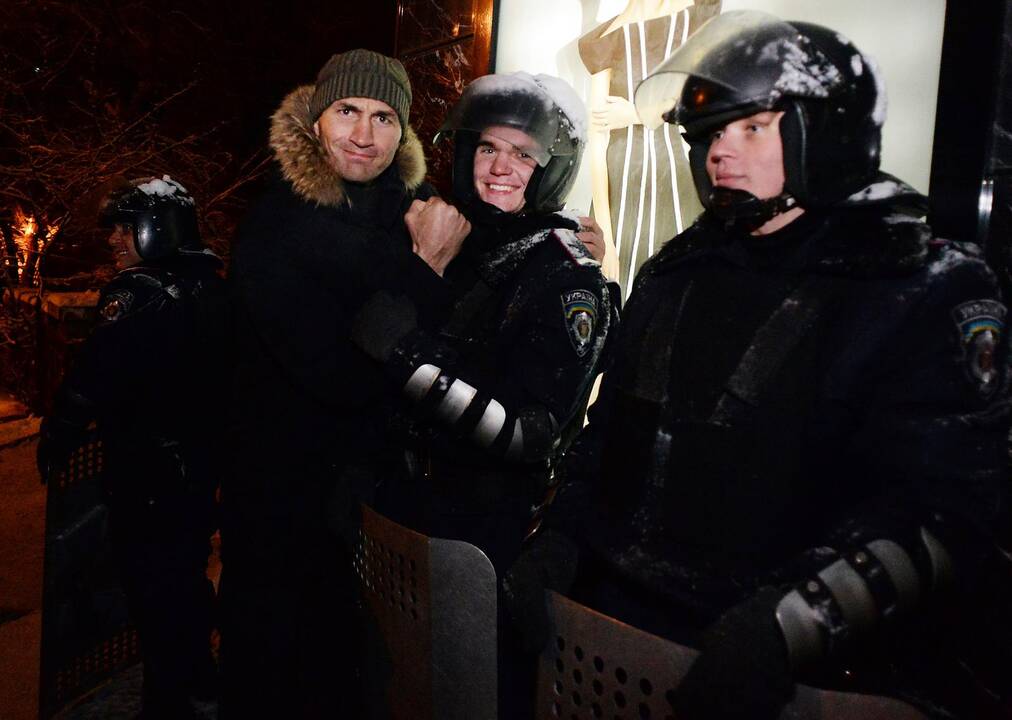 Kijeve protestuotojus ir spec. pajėgas paveikė šaltukas