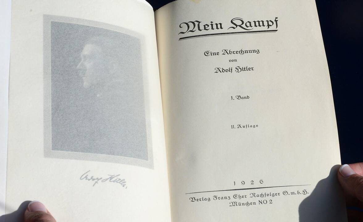 Baigiantis knygos „Mein Kampf“ autorinėms teisėms, ruošiamasi naujiems jos leidimams