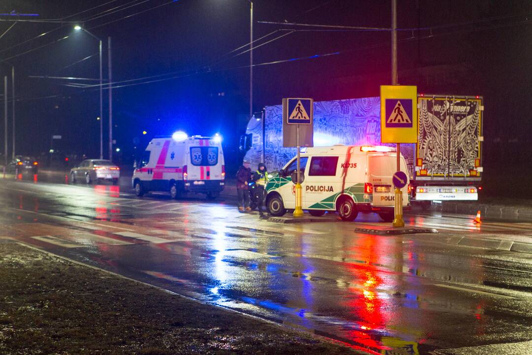 Pramonės prospekte partrenkta mergina