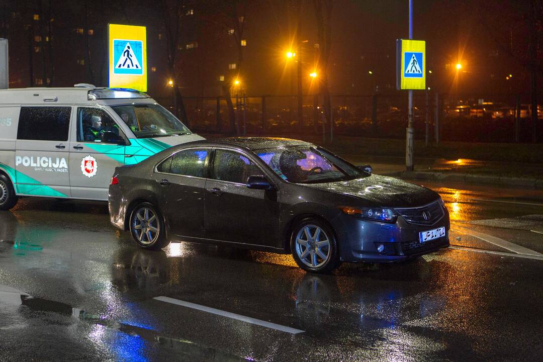 Pramonės prospekte partrenkta mergina