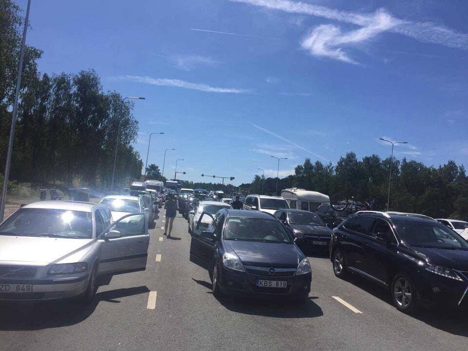 Kelto į Klaipėdą Smiltynėje laukia tūkstančiai automobilių