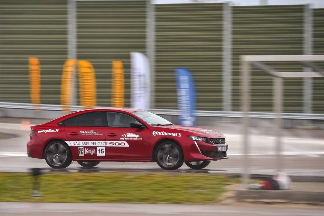 Geriausiu automobiliu išrinktas „Peugeot 508“  