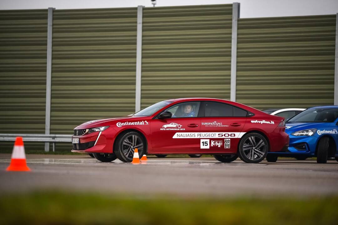 Geriausiu automobiliu išrinktas „Peugeot 508“  