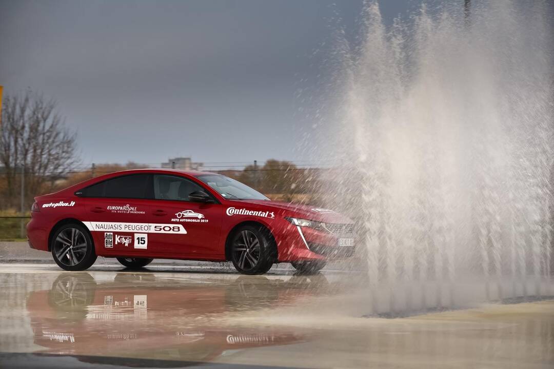Geriausiu automobiliu išrinktas „Peugeot 508“  