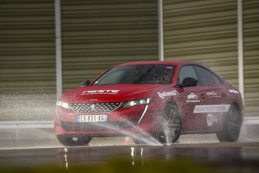 Geriausiu automobiliu išrinktas „Peugeot 508“  