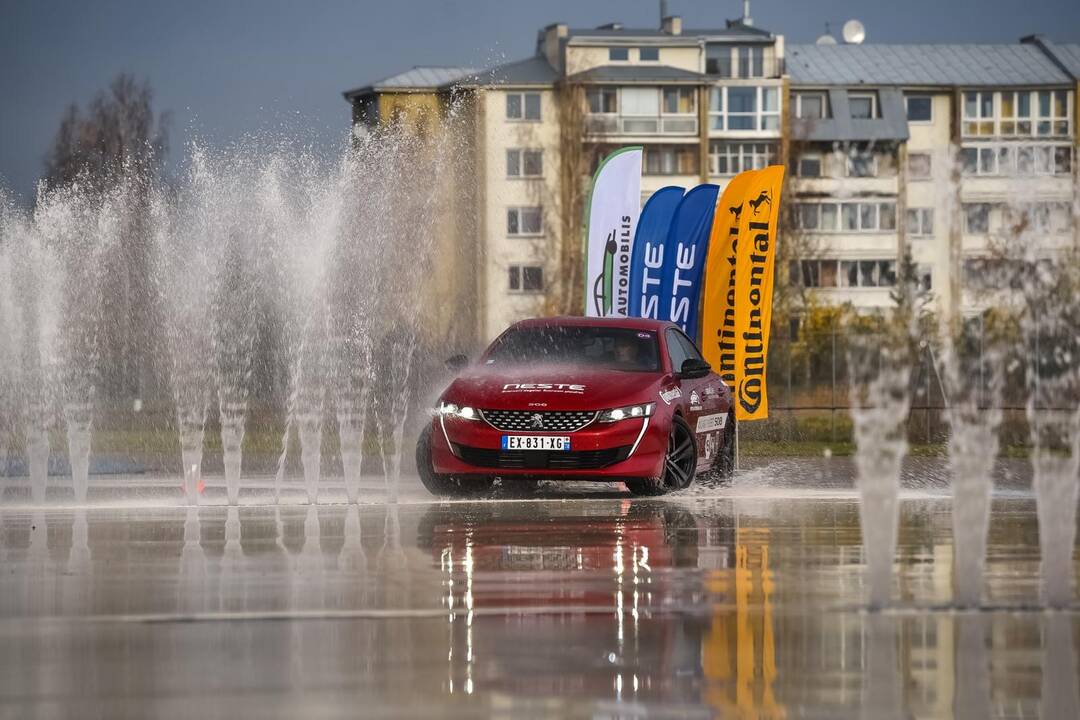 Geriausiu automobiliu išrinktas „Peugeot 508“  