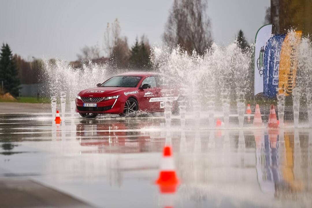 Geriausiu automobiliu išrinktas „Peugeot 508“  